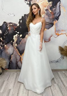 Свадебный салон ODETA wedding O69249. А-силуэт, длинное без шлейфа.