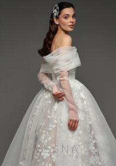 Свадебное платье Флора + Вуаль-V70043. С пышной юбкой, короткое без шлейфа.