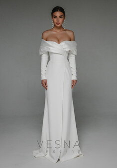 Свадебный салон Vesna (Москва) Тиффани-V70106. С прямой юбкой, длинное со шлейфом.