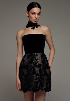 Вечернее платье Жаклин Бархат Блэк-V70677. С прямой юбкой, короткое без шлейфа.