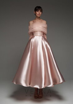 Свадебный салон Vesna (Москва) Грейс Пинк + Вуаль Пинк-V70723. С пышной юбкой, длинное без шлейфа.